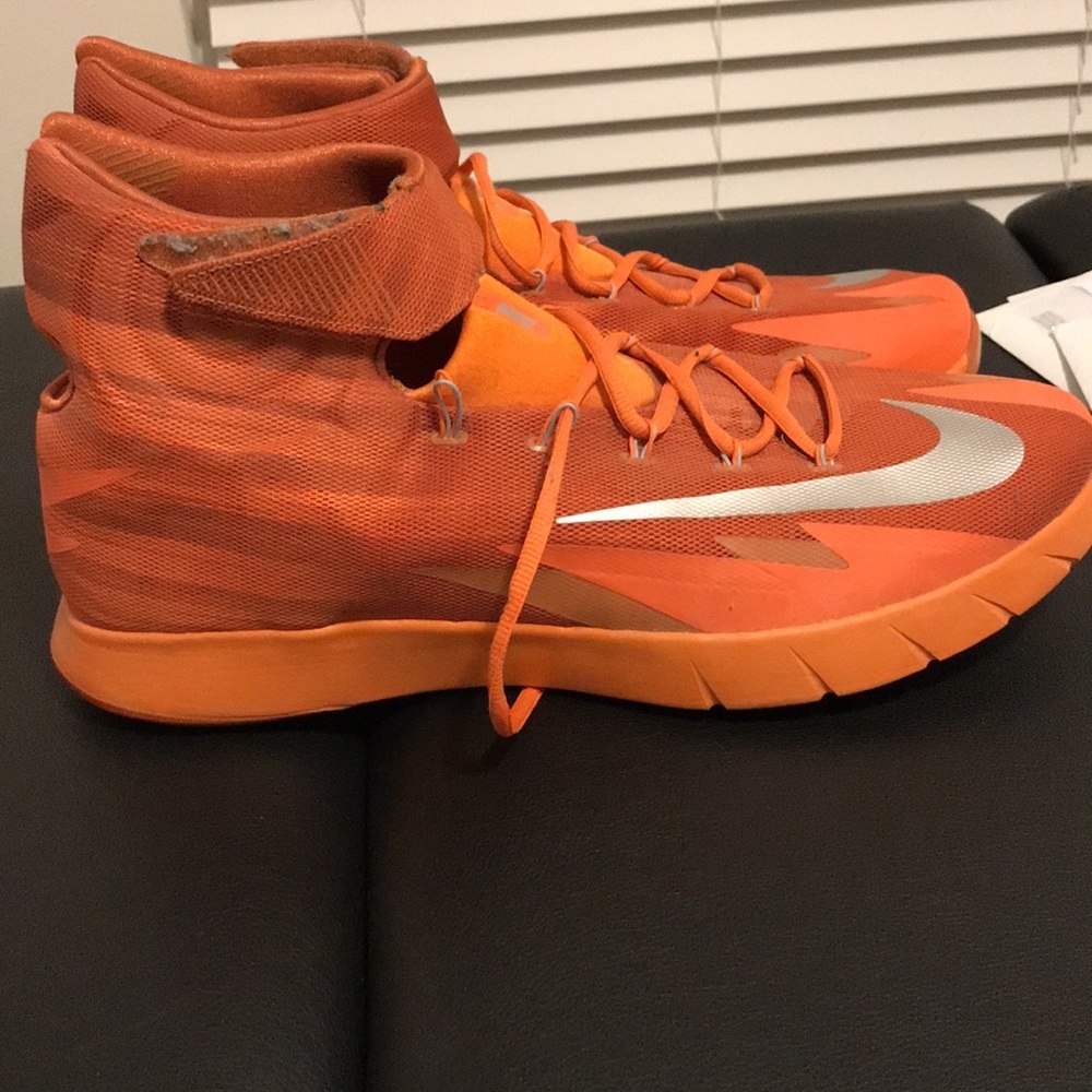 Nike - Picture 3 of 4